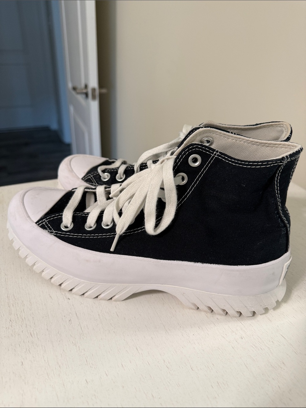 Converse Women’s/Men’s Lugged 2.0 Black High-Top Canvas Sneakers / Size 9-W; 7-M